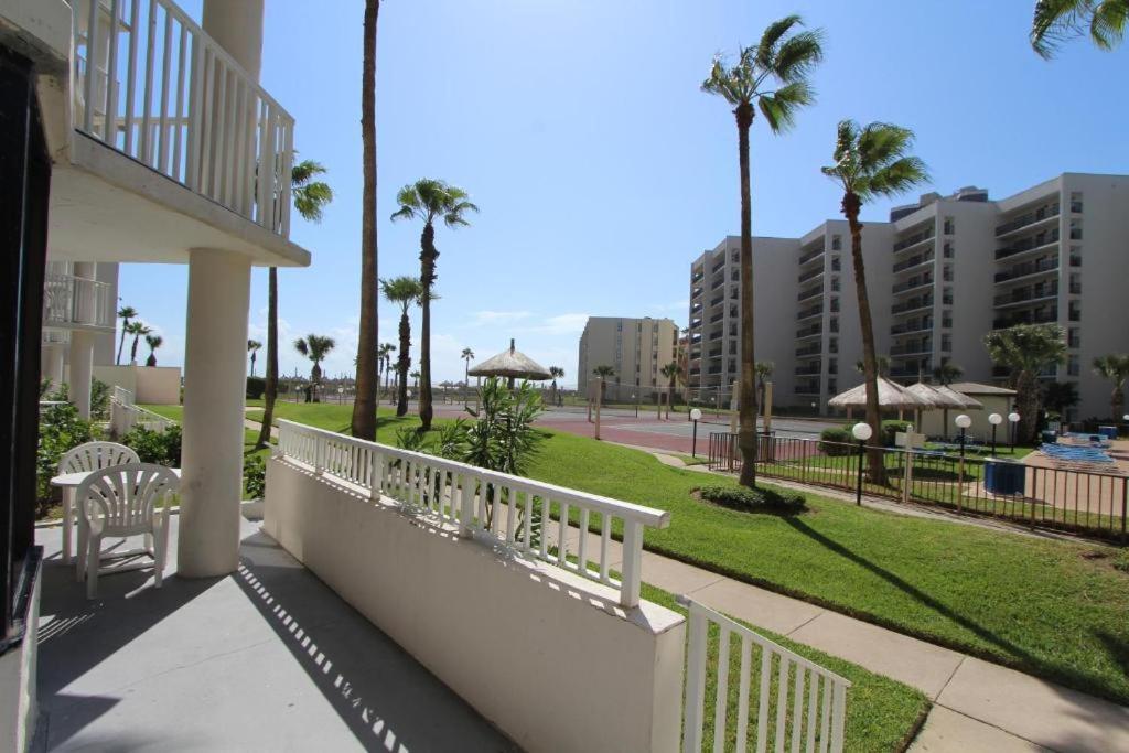 Royale Beach And Tennis Club Саут Падре Алънд Екстериор снимка